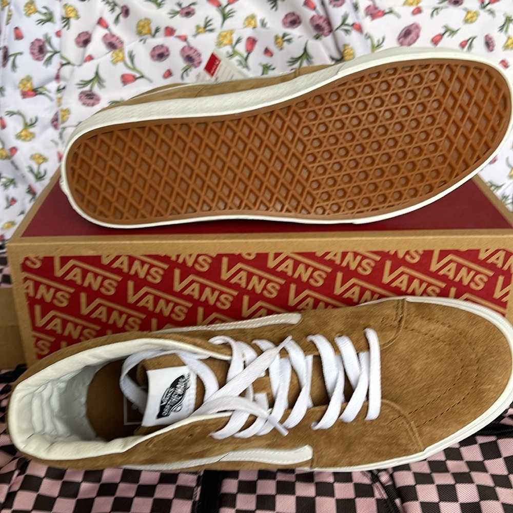 Vans WMNS Sk8-Hi
Pig Suede Tobacco Brown
VN0005U9TBN
Sneakers - Picture 5 of 16
